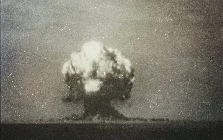 Первое успешное испытание ядерной бомбы. Атомная бомба СССР 1949. Первая Советская атомная бомба РДС-1. Первое испытание атомной бомбы в СССР 1949. Взрыв РДС 1.
