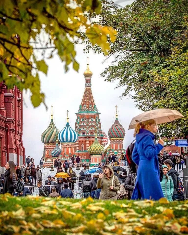 Осень в Москве. Красная площадь осень. Москва экскурсии. Москва люди. Идеальные дни москва