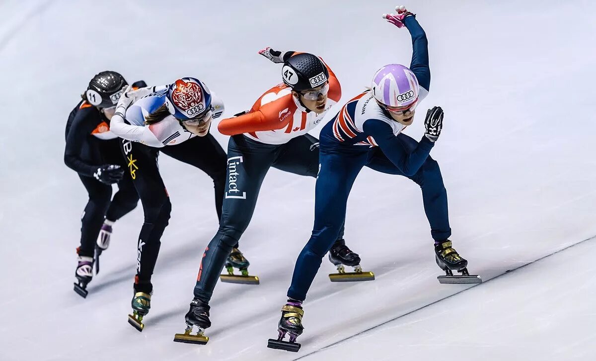 что такое шорт-трек в спорте. шорт трекист россия. шорт трек. конькобежцы на шорт треке. конькобежный спорт шорт трек.