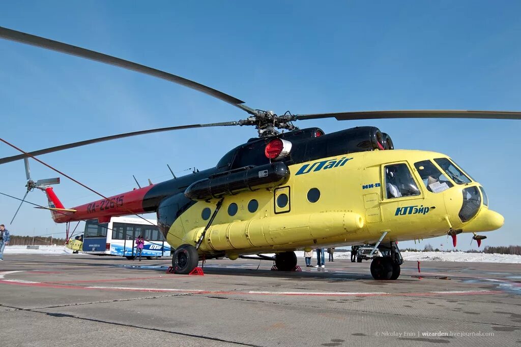 Ми-8 вертолёт. Mi 8 AMT вертолет. Ми2 вертолет Якутск. Ra24466 ми 8. Стоит ми8