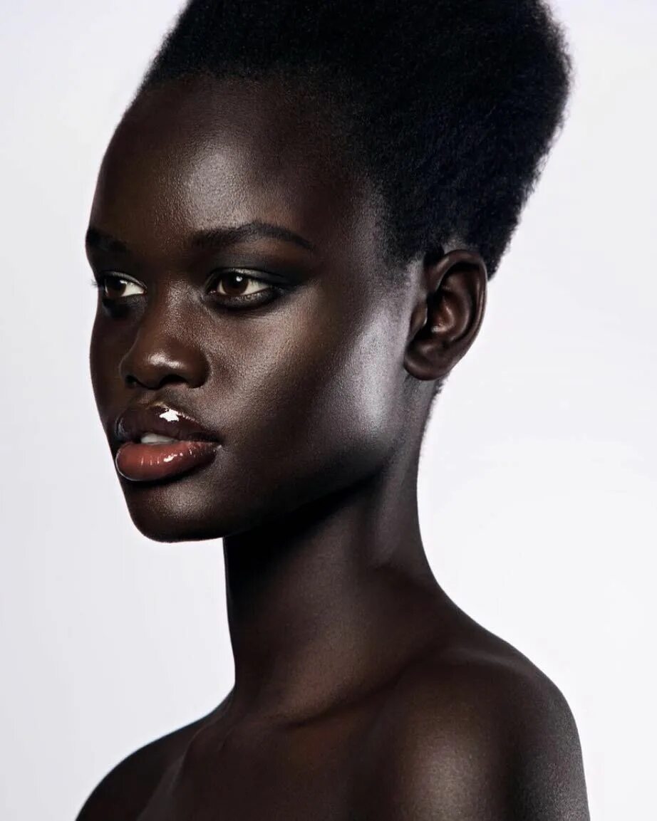 Sarah black. Обрезанная женщина модель. Sudanese model Shades. African (Dark Lila).