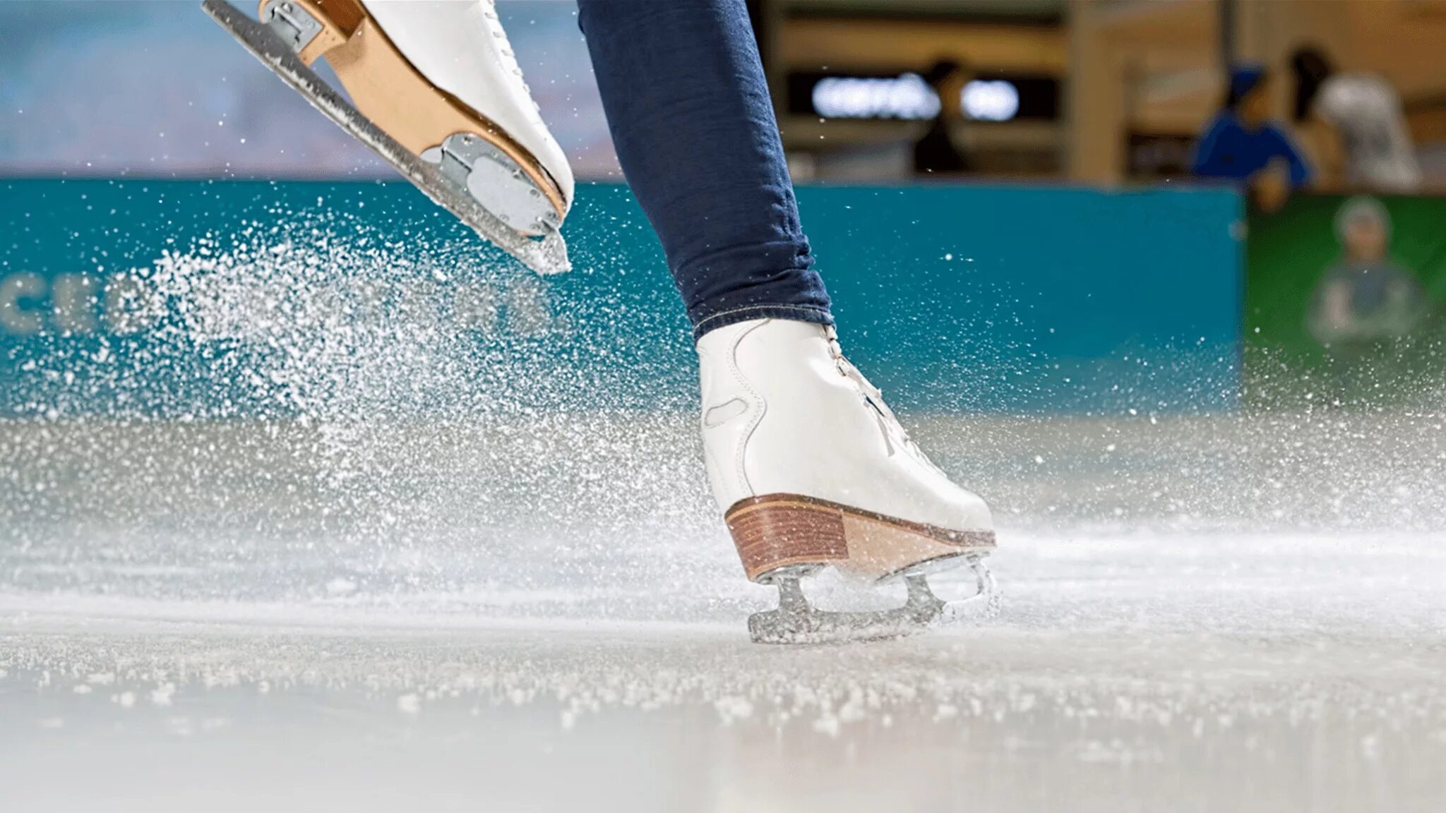 Катание на коньках польза. Ice Rink Dubai. Катание на коньках. Каток коньки. Зимние коньки.