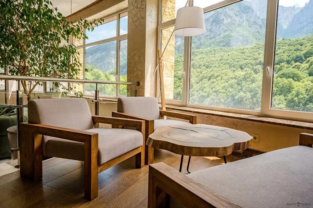 Forrest terrace владикавказ. Форест отель фиагдон. Форест террас отель осетия. Северная осетия forrest terrace hotel. Гостиница форест владикавказ.