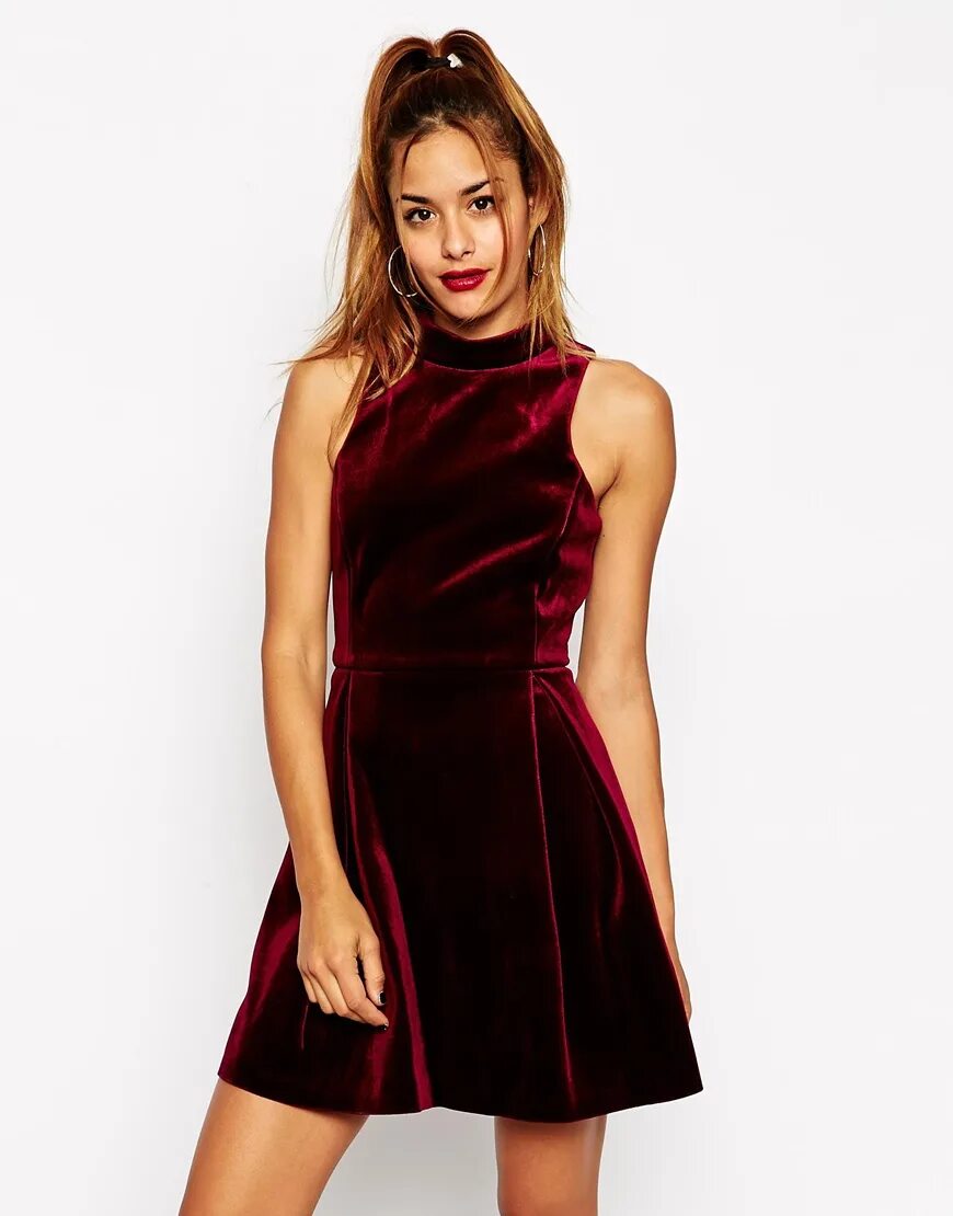 черное велюровое платье. платье велюр бархат модис. платья на новый год из бархата. платье из бархата. вечерние платья из бархата.