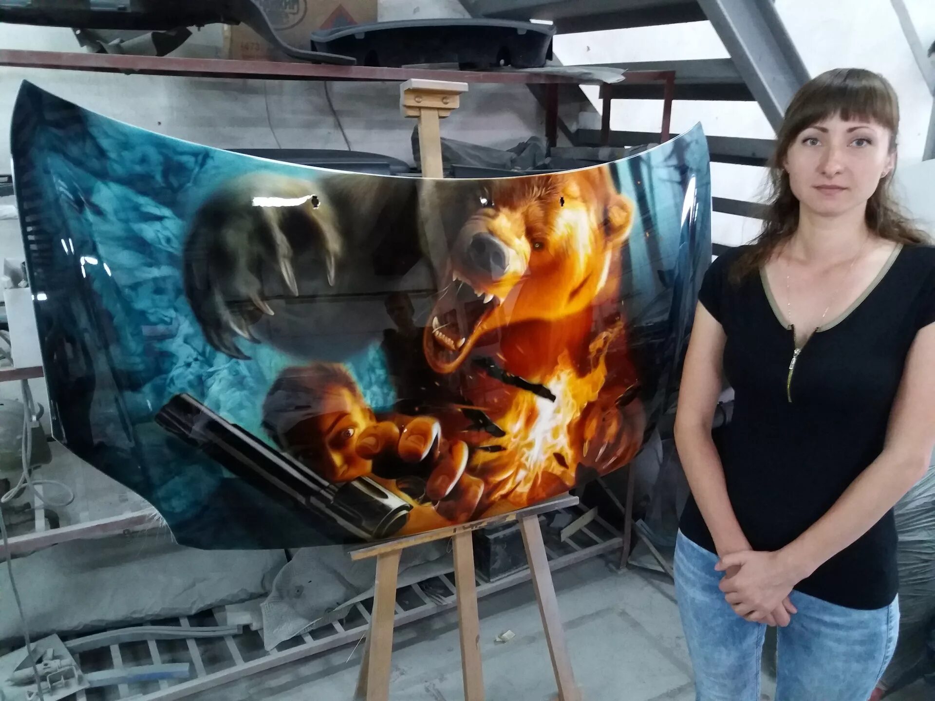 Аэрография на машину стая волков и деревушка. Обучение аэрографии. Мастерская процесс покраски авто. Аэрография живопись. Аэрография мастер класс.