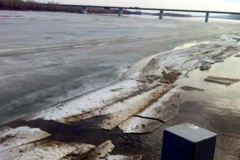 Уровень воды в камне на оби сегодня. Обь Малетино. Уровень воды в Оби в Камне на Оби. Малетино Алтайский край. Камень на Оби озеро.