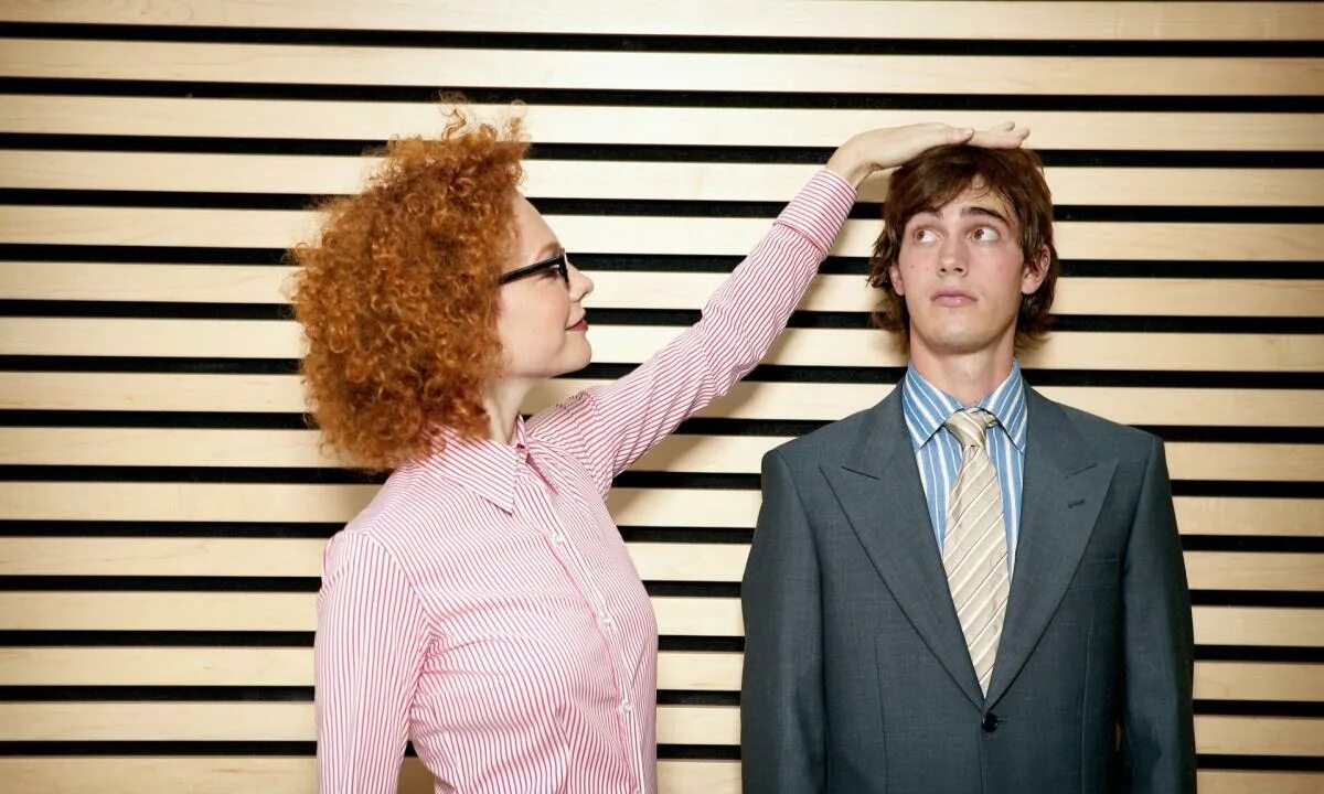 Человек рано утром имеет один рост, а вечером его рост уменьшается. Рост утром и вечером разница. Рост человека утром. Рост человека утром. Утром мы на сантиметр выше, чем вечером.