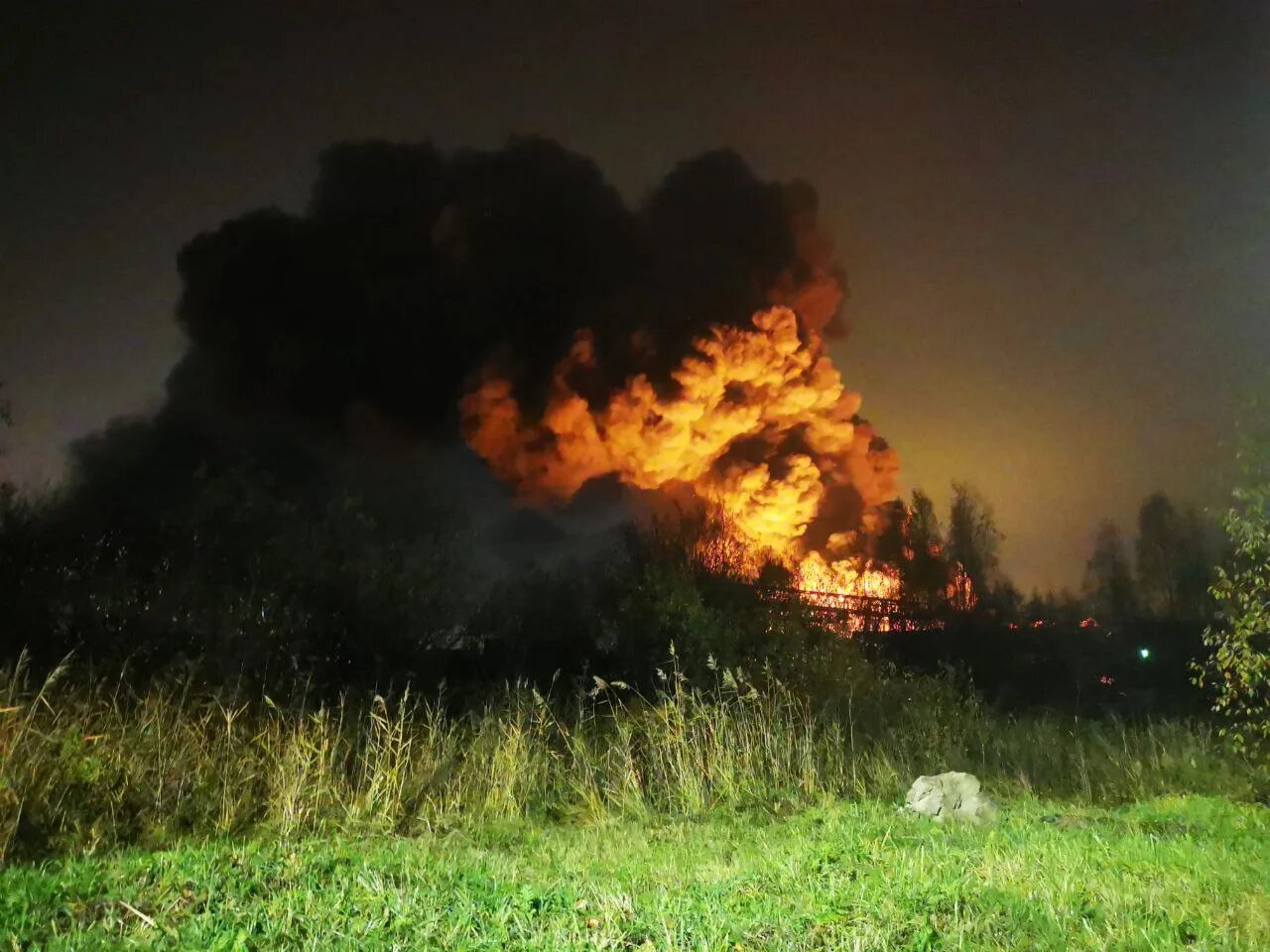 Пожар на пулковском шоссе 2023. Новости санкт-петербурга пожар. Пожар спб 14 августа. Пожар в доме. Пожар в москве.