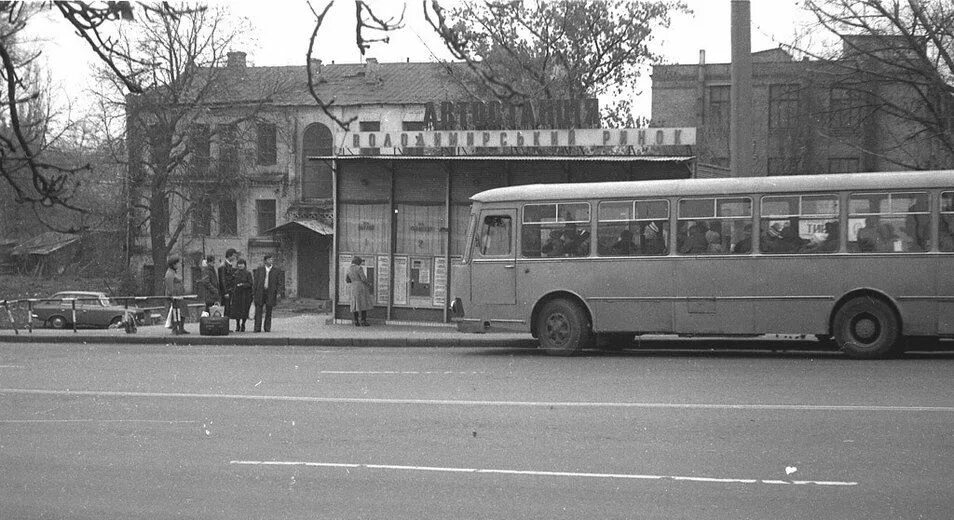 ЛИАЗ-677 автобус. Киев 1980-е. Старые автобусы в Киеве. Киевский метрополитен 1980-е.