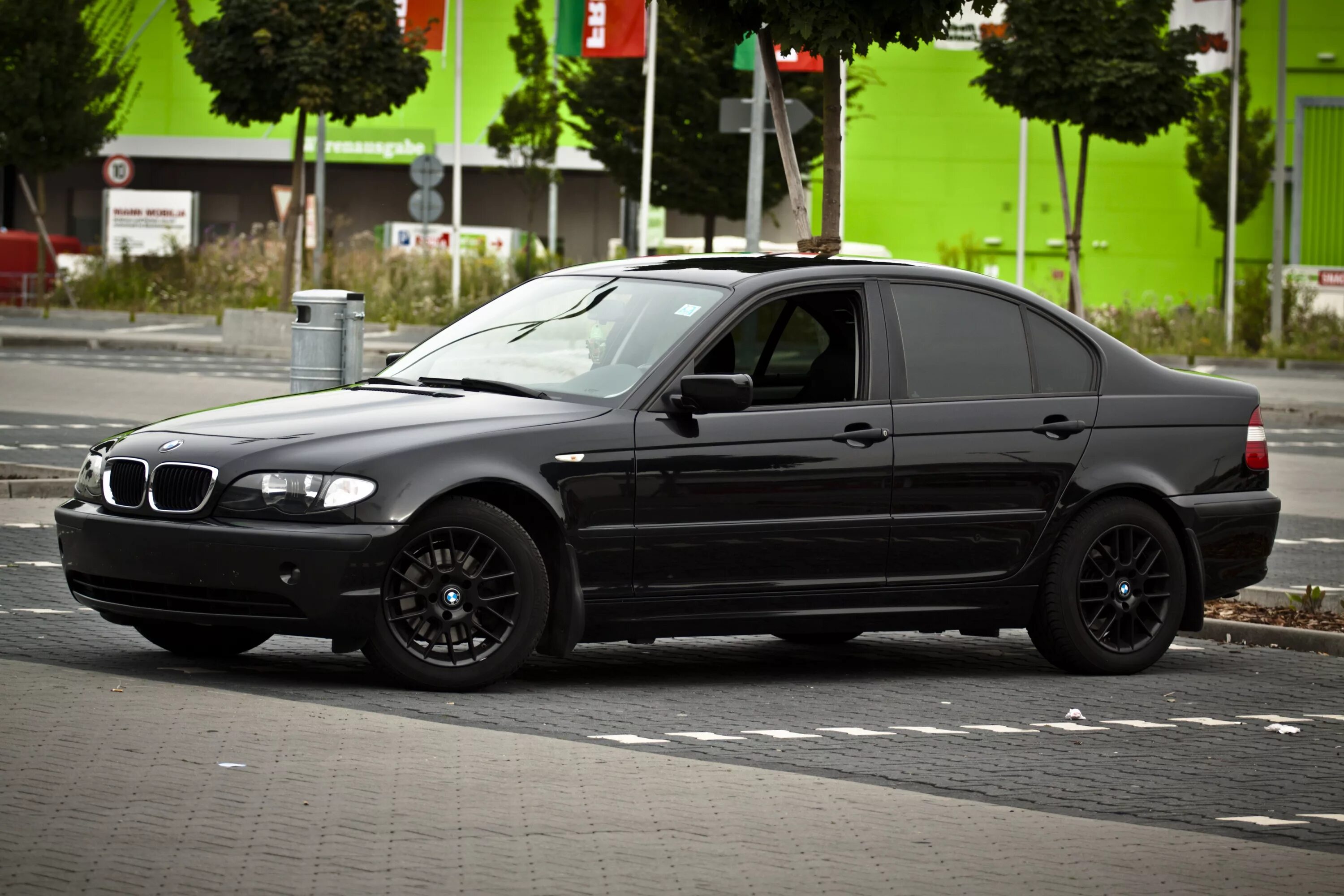 Е46 2.5. BMW e46 sedan. БМВ e46 седан. BMW e46 Black sedan. BMW e46 рестайл.