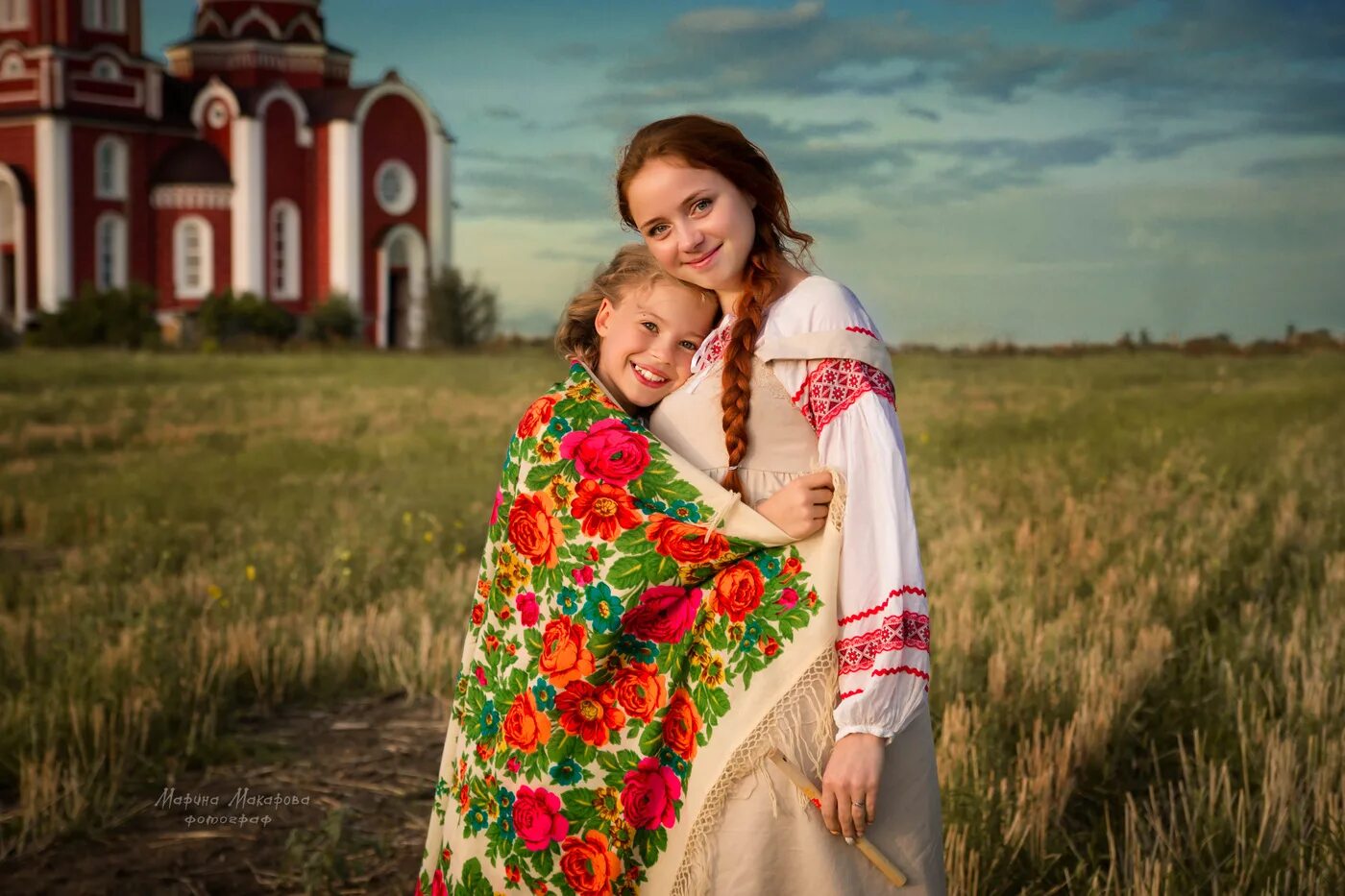 Широкая русская душа. Фотосессия в русско народном стиле. Россия русская душа. Славянская девушка в поле.