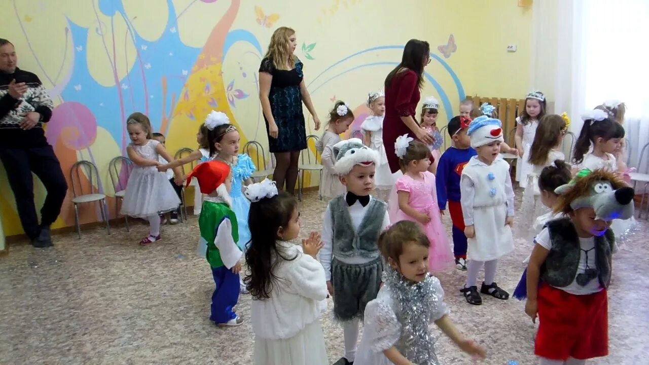 Новогодние костюмы карандашом. Малыши карандаши танец в детском саду. Малыши карандаши танец в детском саду. Танцевальный костюм карандаши. Костюмы для танца малыши-карандаши.