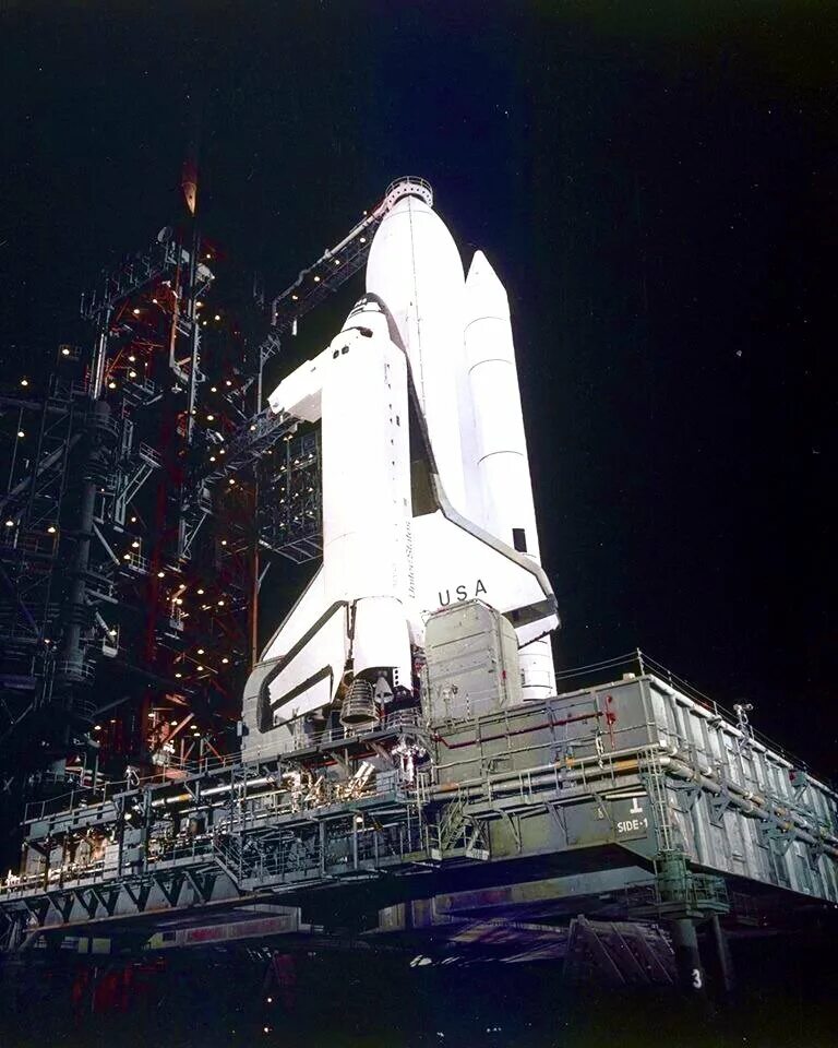 Спэйс шаттл «Колумбия» 1981. Спейс шаттл Колумбия 1981. Шаттл Колумбия STS-1 1981. Спейс шаттл космический корабль.