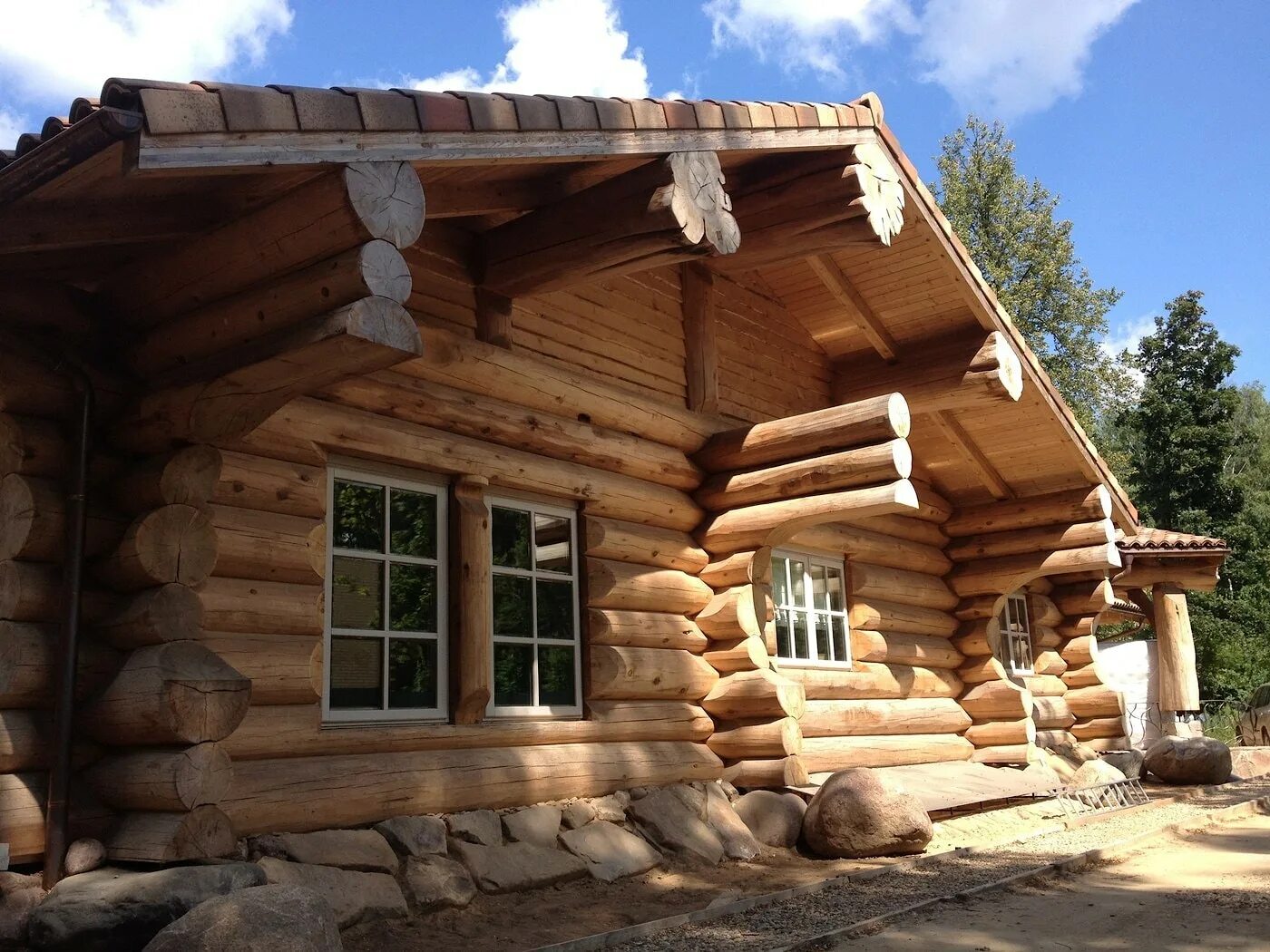 Канадская рубка кедр. Сибирский кедр сруб горный алтай. Логворкс дома из бревна. Дикий сруб кедр. Дом из рубленного бревна.