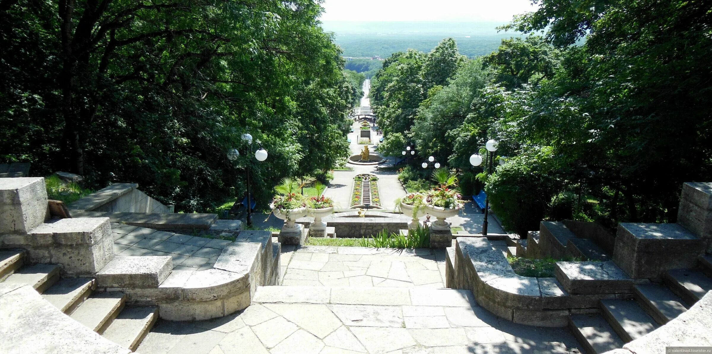 Каскадная лестница железноводск. Достопримечательности железноводска каскадная лестница. Железноводск лестница. Парк железноводска каскадная лестница. Парк железноводска каскадная лестница.