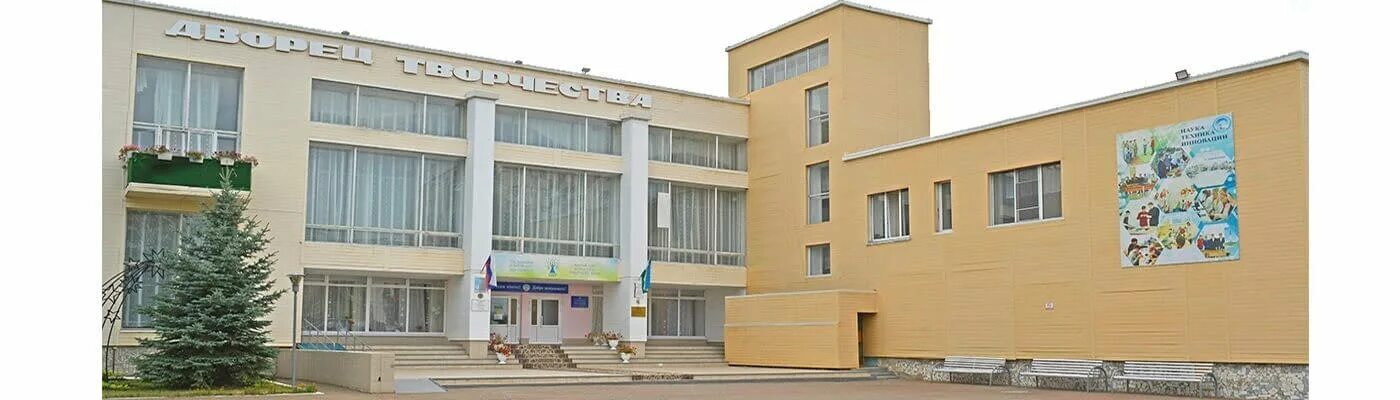 В Нефтекамске покрасили фасад Дома молодёжи