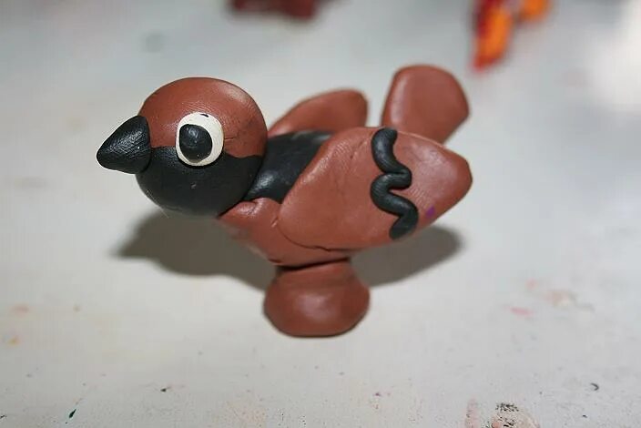 Лепка воробей в средней группе. Слепить воробья из пластилина. Воробей из пластилина. Лепка воробей. Воробей из пластилина.