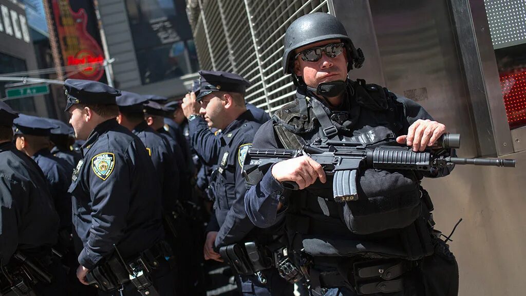 Сотрудник фбр. Агенты фбр сша. Агент фбр. Фбр ищет. Американский агент fbi.