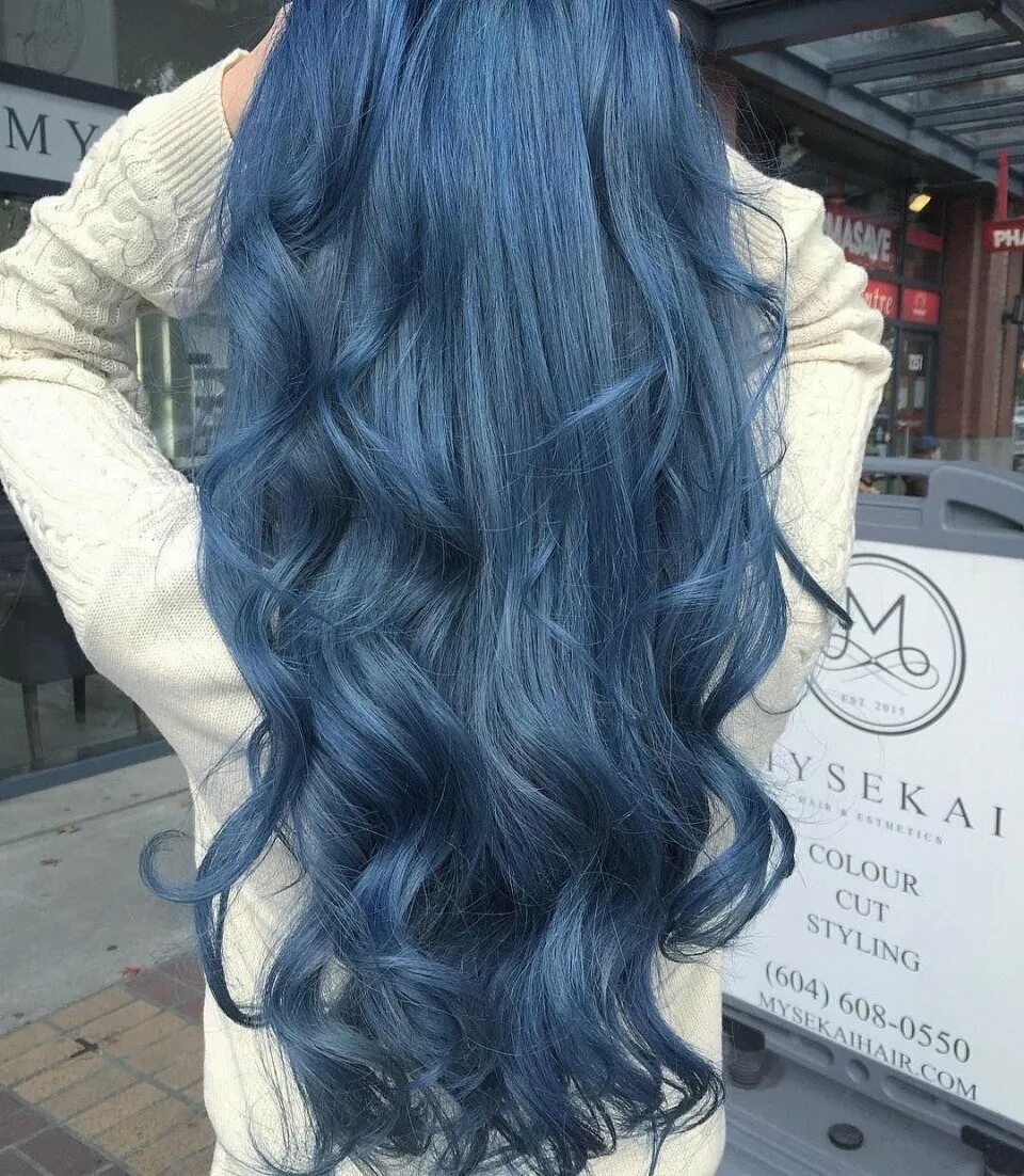 Темно синий цвет волос. Синий цвет волос. Темно синие волосы. Длинные синие волосы. Тёмно голубой цвет волос.