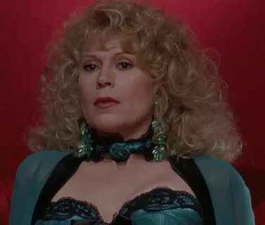 Yigit dugonasining qoltigini yalab oldi