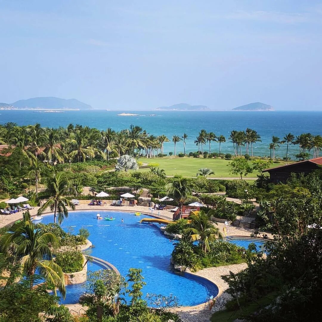 Санатории китая хайнань. Вьетнам остров хайнань. Хайнань остров отель южный китай. Отель южный китай хайнань. Mandarin oriental пляж.