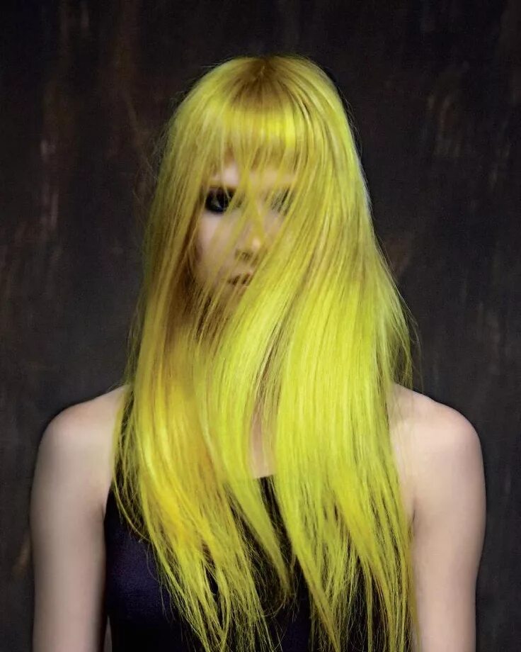 Ярко желтые волосы. Желтый цвет волос. Девушка с желтыми волосами. Длинные желтые волосы. Желто русые волосы