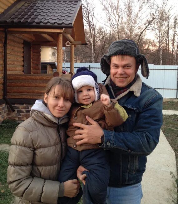 Ищу семью. Ищу родственников по фамилии. Нашли свою семью. Жить с родителями. Составление генеалогического древа своей семьи.