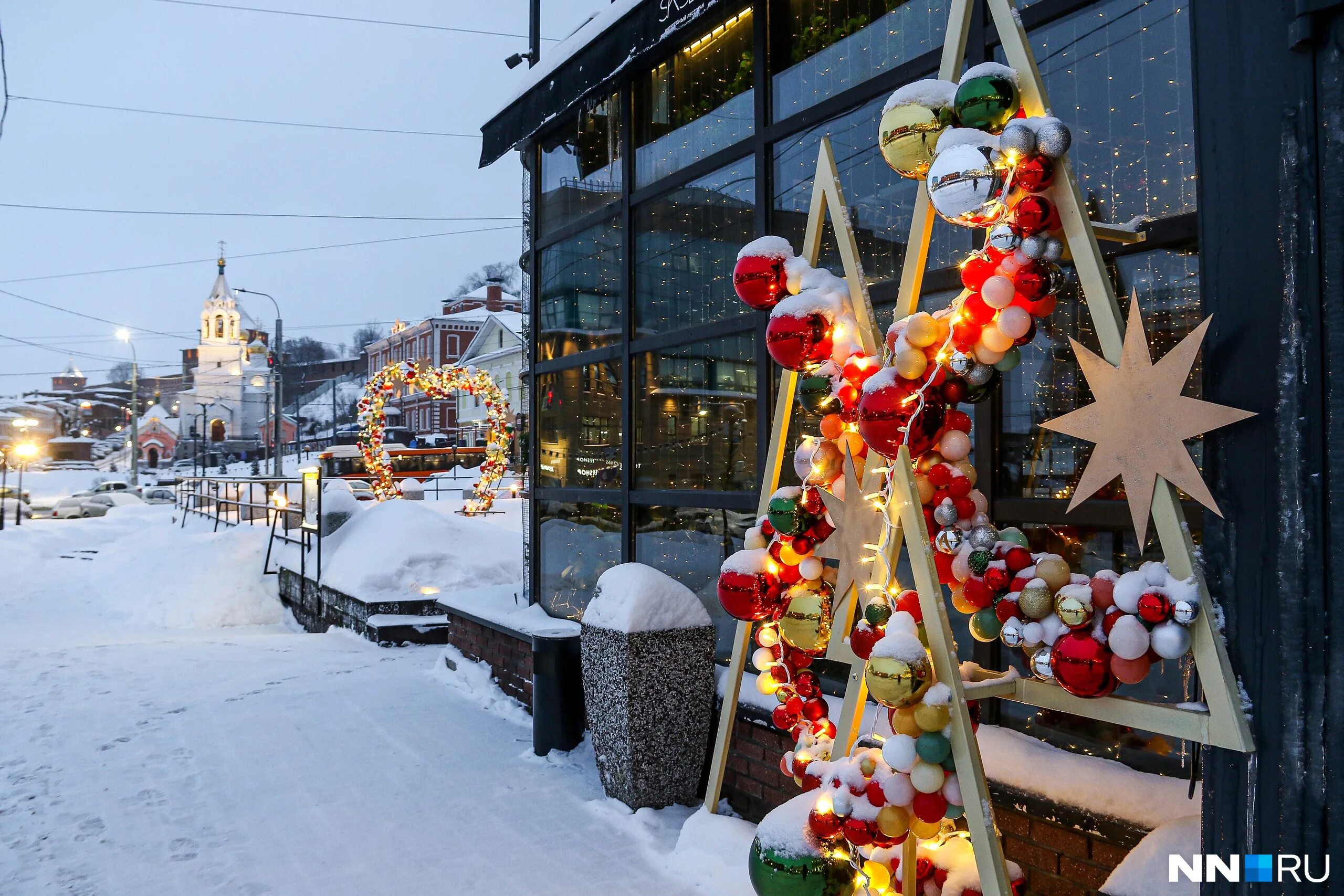 Погода в нижнем новгороде на новогодние праздники. Погода в нижнем новгороде на новогодние праздники. Покровка нижний новгород зима 2022. Новогодняя ярмарка нижний новгород 2022. В преддверии нового года картинки.