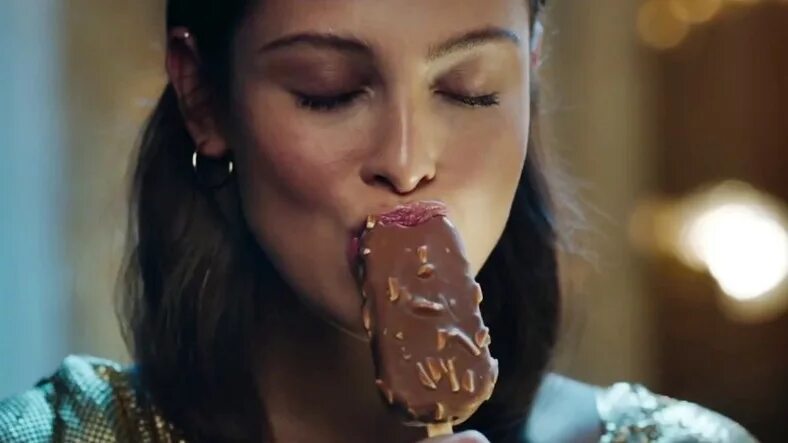 Сахарный магнат россии. Рязанский сахарный магнат. Дочь отельного магната. Реклама мороженого магнат. Девочка магната.