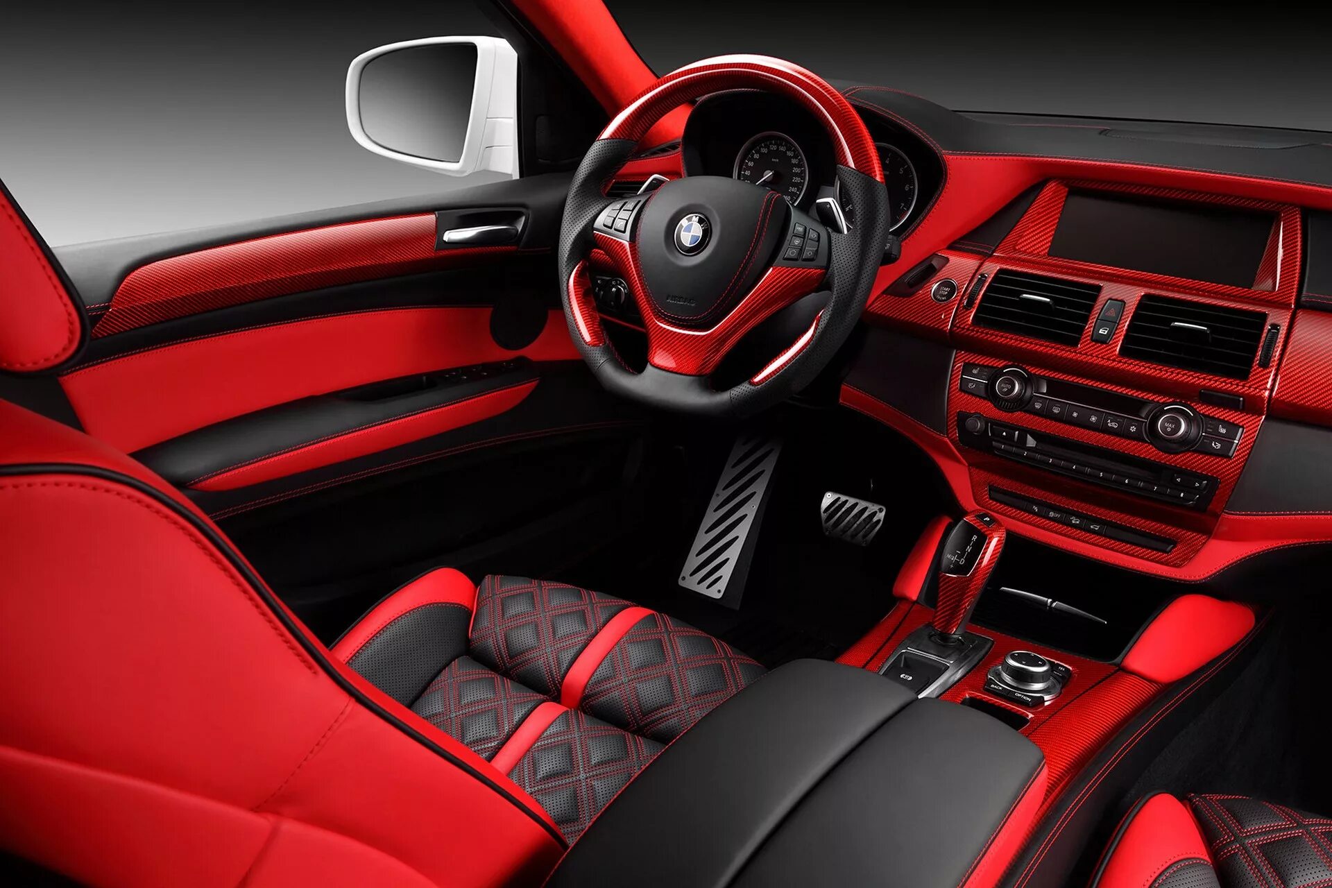Какой салон автомобиля лучше. Bmw x6 красный салон. красный салон bmw x6 e71. тюнингованный салон bmw x6. бмв х6 красный с белым кожаным салоном.