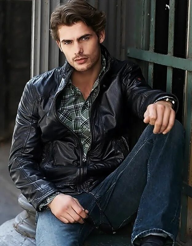 Alex sewall. Francis cadieux. Время красавец. Время красавец. Том уэллинг рост.