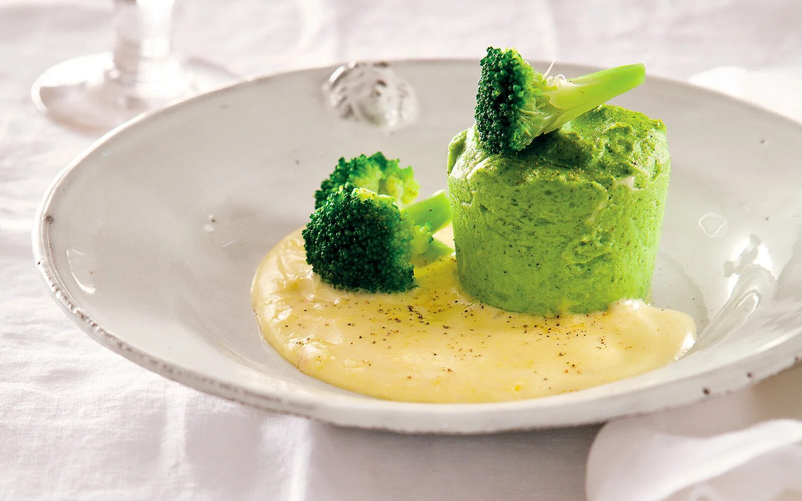 капуста рецепты от шеф повара. голубцы из савойской капусты ресторанная подача. капуста на гриле. савойская капуста капустные. капуста с ореховым соусом.