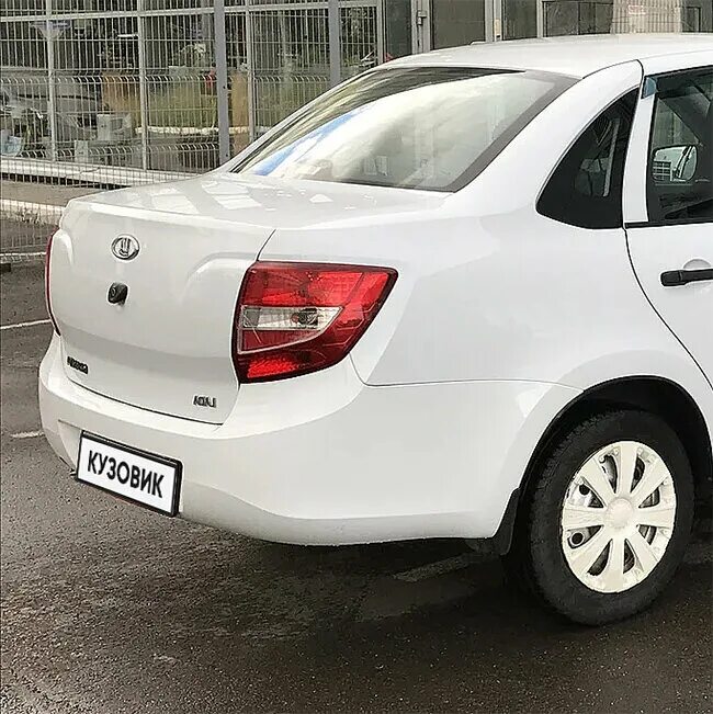 Ледниковый 221. Гранта лифтбек 2023 белая. Лада гранта ледниковый 221. Лада гранта цвет ледниковый 221. Гранта ледниковый 221.