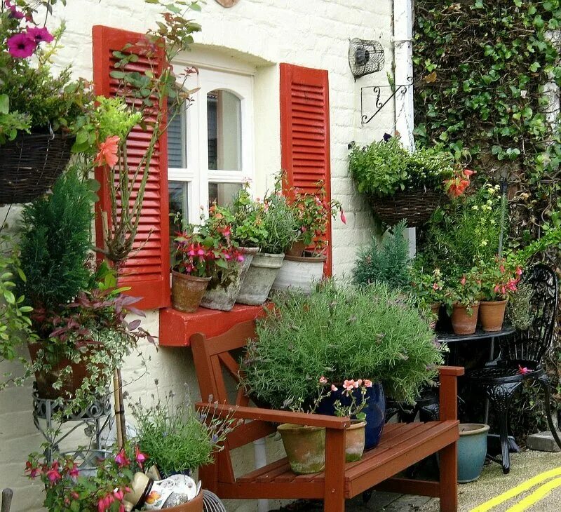 украшение двора. украсить двор цветами. украшение двора. украсить двор. украшение для улицы.