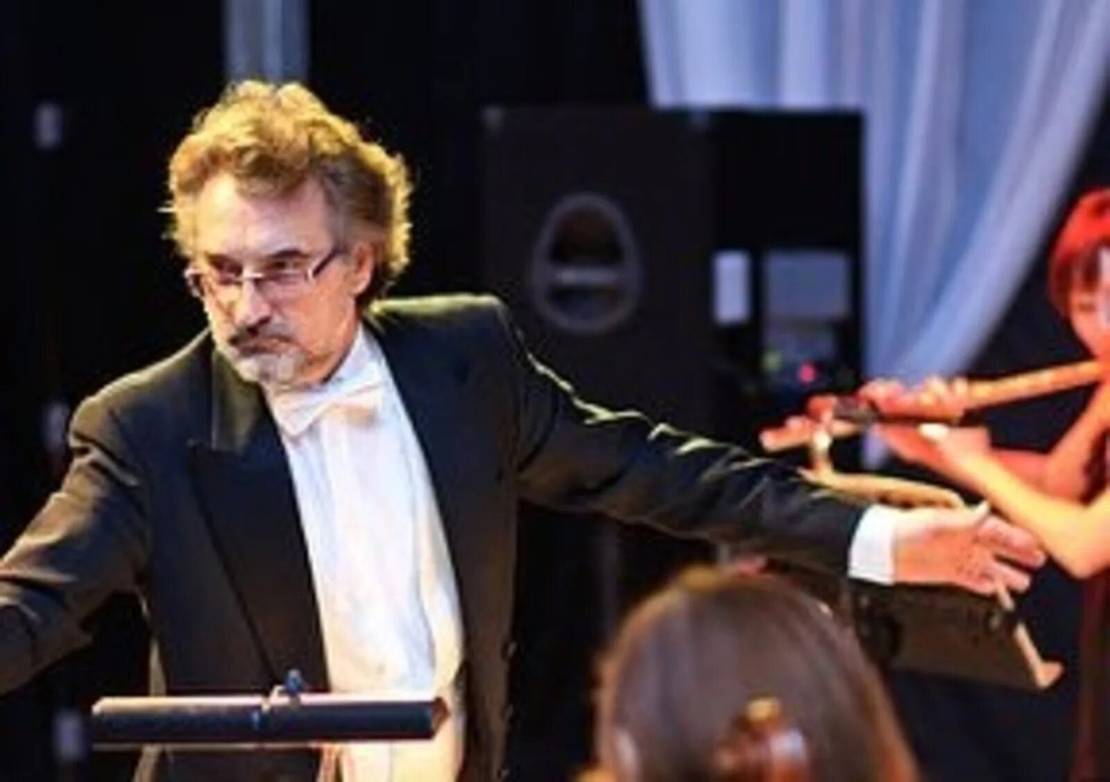 Жила дирижер. Дирижер теодор курентзис. Победитель конкурса чайковского 2019 фортепиано. Фабио мастранжело с оркестром. Жила дирижер.