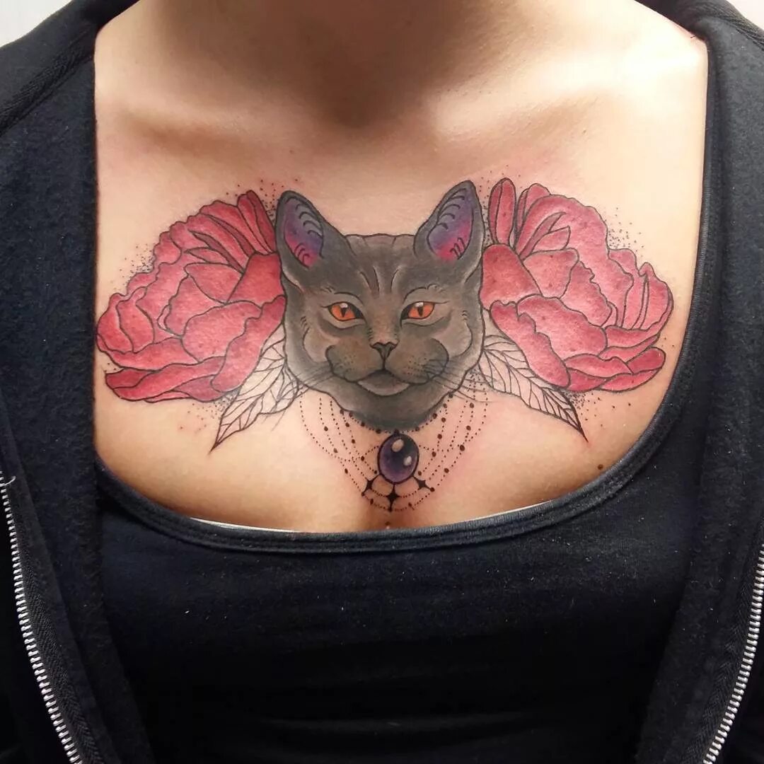 Tati cat. Тату кошка. Тату кошка с бабочкой. Кот с крыльями бабочки тату. Татуировка котенок с бабочкой.