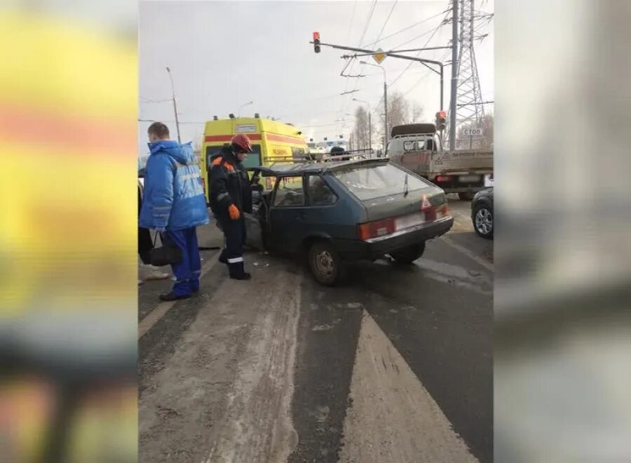 Авария на тутаевском шоссе ярославль сегодня. ДТП Тутаевское шоссе Ярославль. Авария на Тутаевском шоссе. Авария на Тутаевском шоссе Ярославль. ДТП на Тутаевском шоссе в Ярославле вчера.