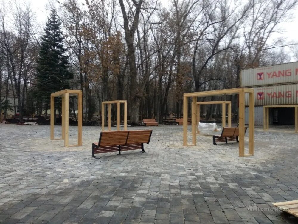 Сцена в парке. Кафе в нижнем парке липецк. Кафе чито гврито волгоград. Парк 48 липецк кафе. Нижний парк липецк бювет.