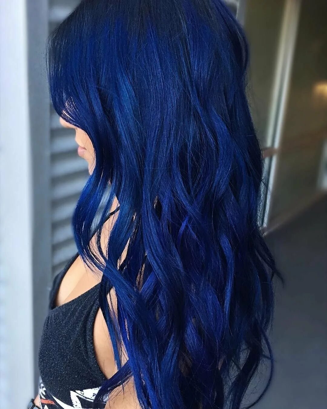 Темно синий цвет волос. Темно синие волосы. Индиго цвет волос. Тёмно синиц цвет волос. Синие волосы темные.