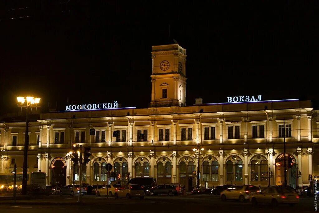 Санкт петербург главный вокзал станция. Московский вокзал санкт-петербург. вокзалы санкт-петербурга московский вокзал. санкт-петербург главный московский вокзал. московский главный вокзал питер.