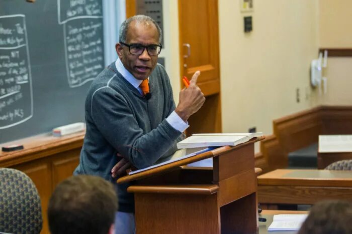 Элиас эмбарек. Черный препод. Черный препод. Зачётный препод зейнеп. Плохой препод.