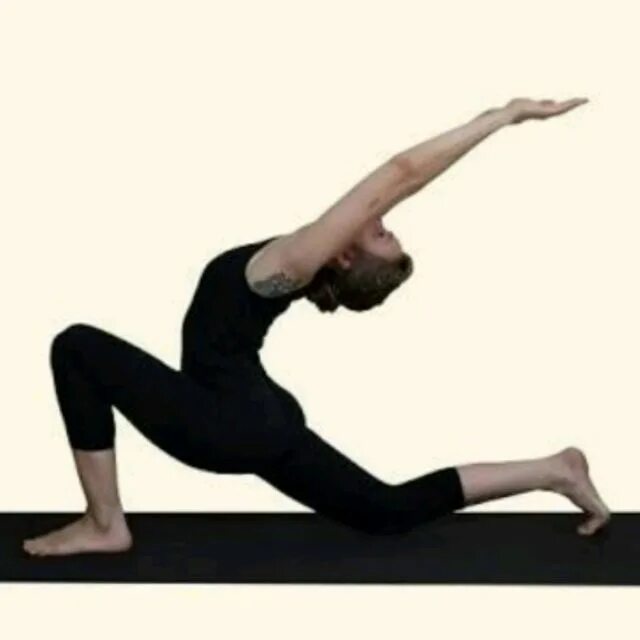 Банарасана. Чандра намаскар комплекс вечерних упражнений. Ардха чандрасана. Поза полумесяца ардха чандрасана. Ардха чандрасана.