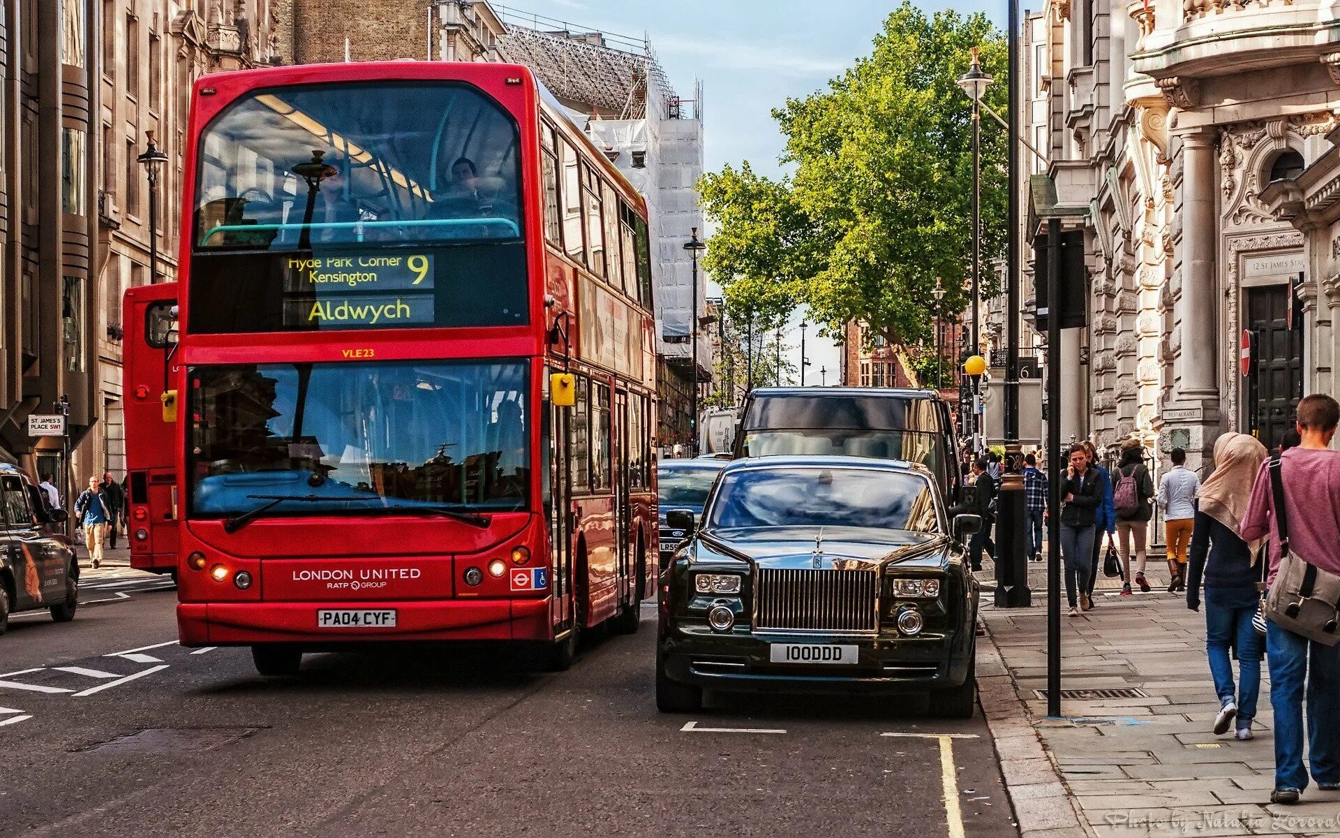 Come uk. Street Великобритания. Транспорт Великобритании. Автобус Англии. Улицы Лондона.