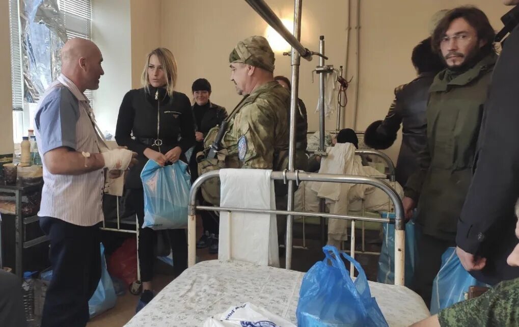 Раненые в госпиталь бурденко. Посещение раненых в госпитале. раненые в госпитале бурденко. раненые в бурденко с украины.