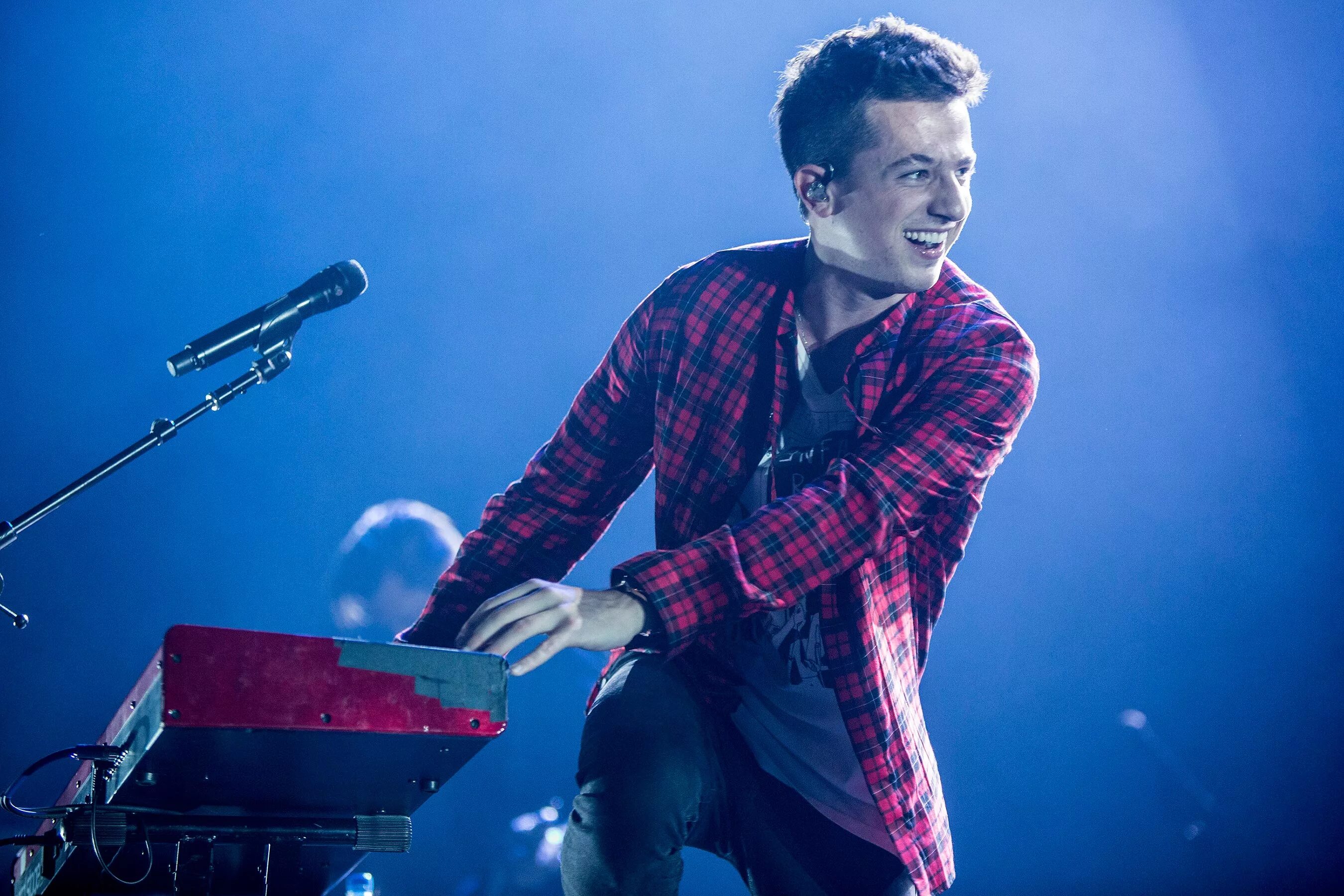 Charlie puth how. Charlie puth. чарли пут певец. charlie puth 2025. charlie puth 2025.