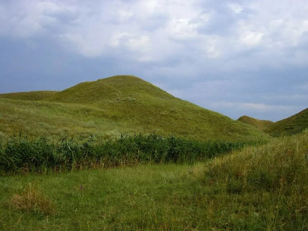 Круглые низкие холмы. Башкирия холмы. Курган холм Башкирия. Курган-холм, горка. Холм.