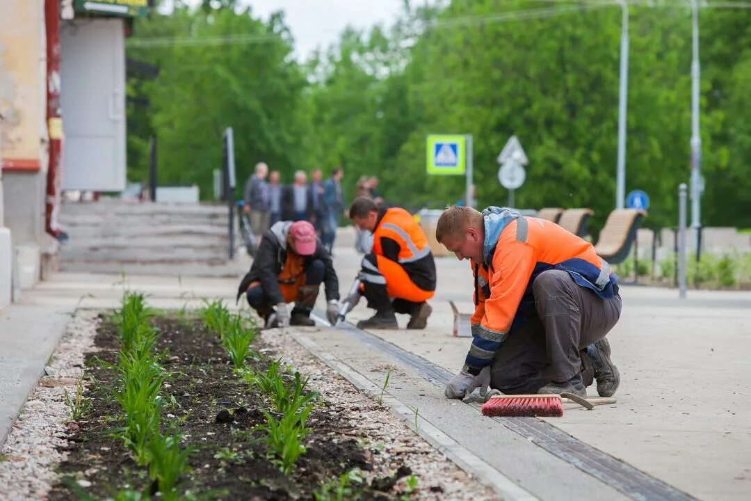 Помощь в великом новгороде. Улица ильина великий новгород реконструкция. благоустройство картинки. приемка набережной в великом новгороде.