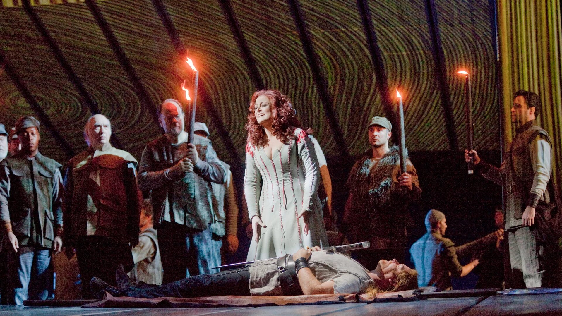 Гибель богов рихард вагнер. Опера кольцо нибелунгов на сцене - аквариум. Кольцо нибелунга вагнер мариинский. Гибель богов опера вагнера. Gotterdammerung опера.