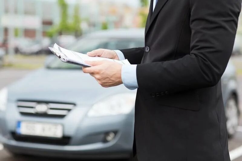 Ключи для машины. Сдать в аренду лизинговый автомобиль. Передача ключей от авто. Сдать в аренду лизинговый автомобиль. Ключи от машины.