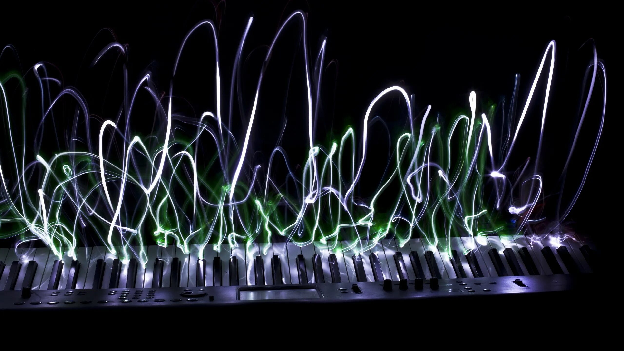 необычные звуки. громкий шум. кроссовки с динамиками. Vst библиотека. автозвук машины.